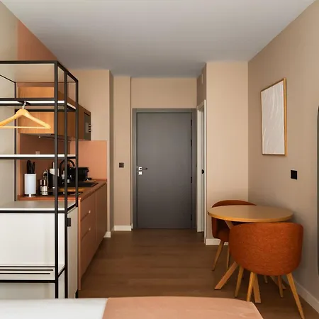 Limehome Julio Urquijo Apartahotel 3*